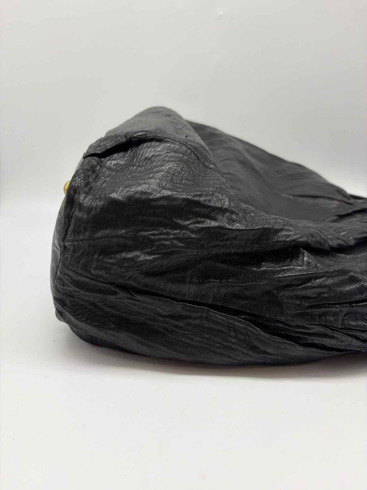 Pre-Owned Prada Black Leather Shoulder Bag Shoulder Bag | True Fashionistas.