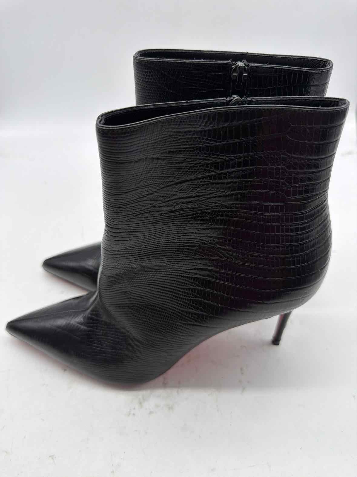 Pre-Owned Christian Louboutin Black Size 9.5 Leather Ankle Boot Boots | True Fashionistas.