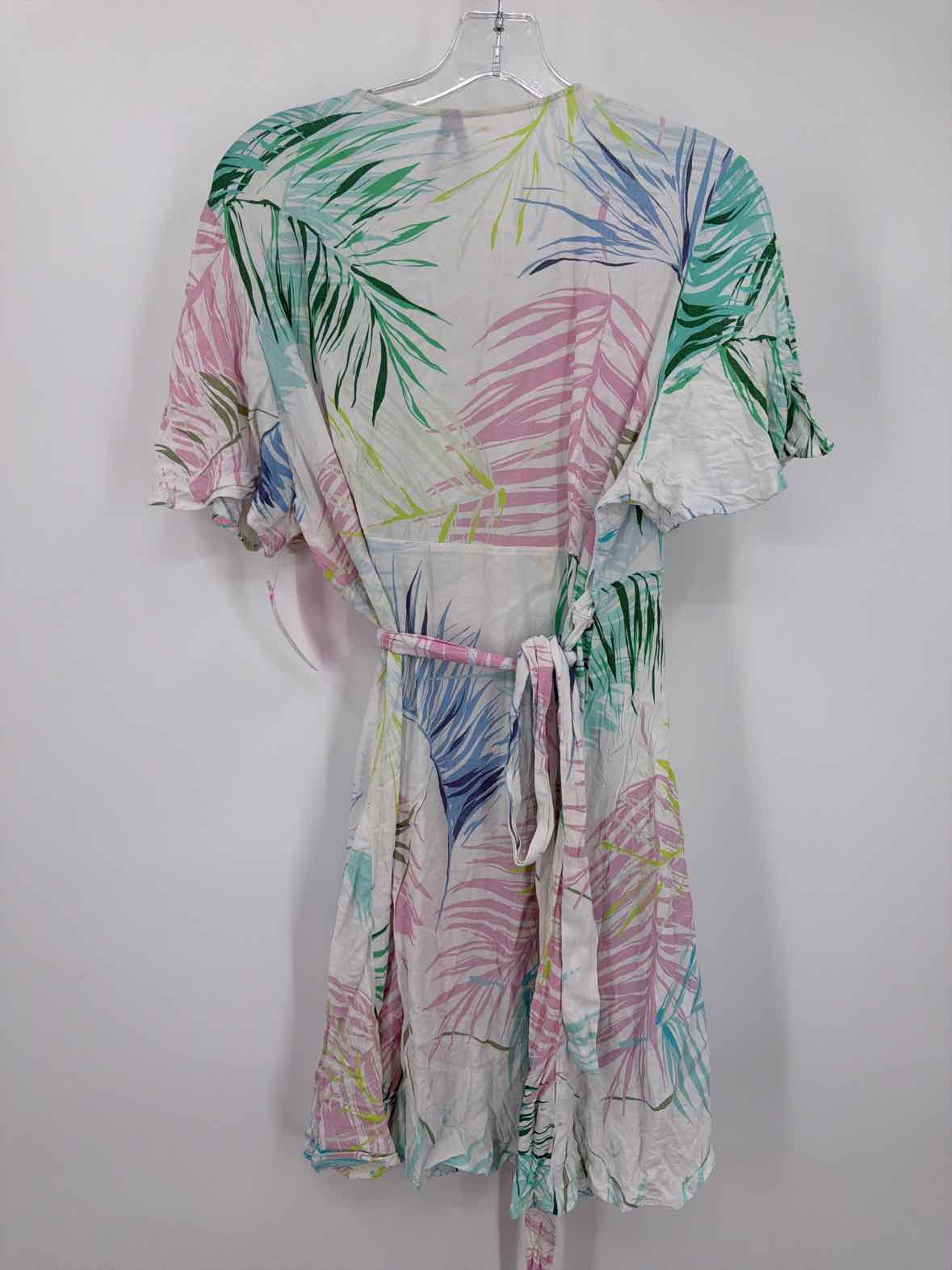 Pre-Owned Seraphina White Size 14 Wrap Short Short Sleeve Dress | True Fashionistas.