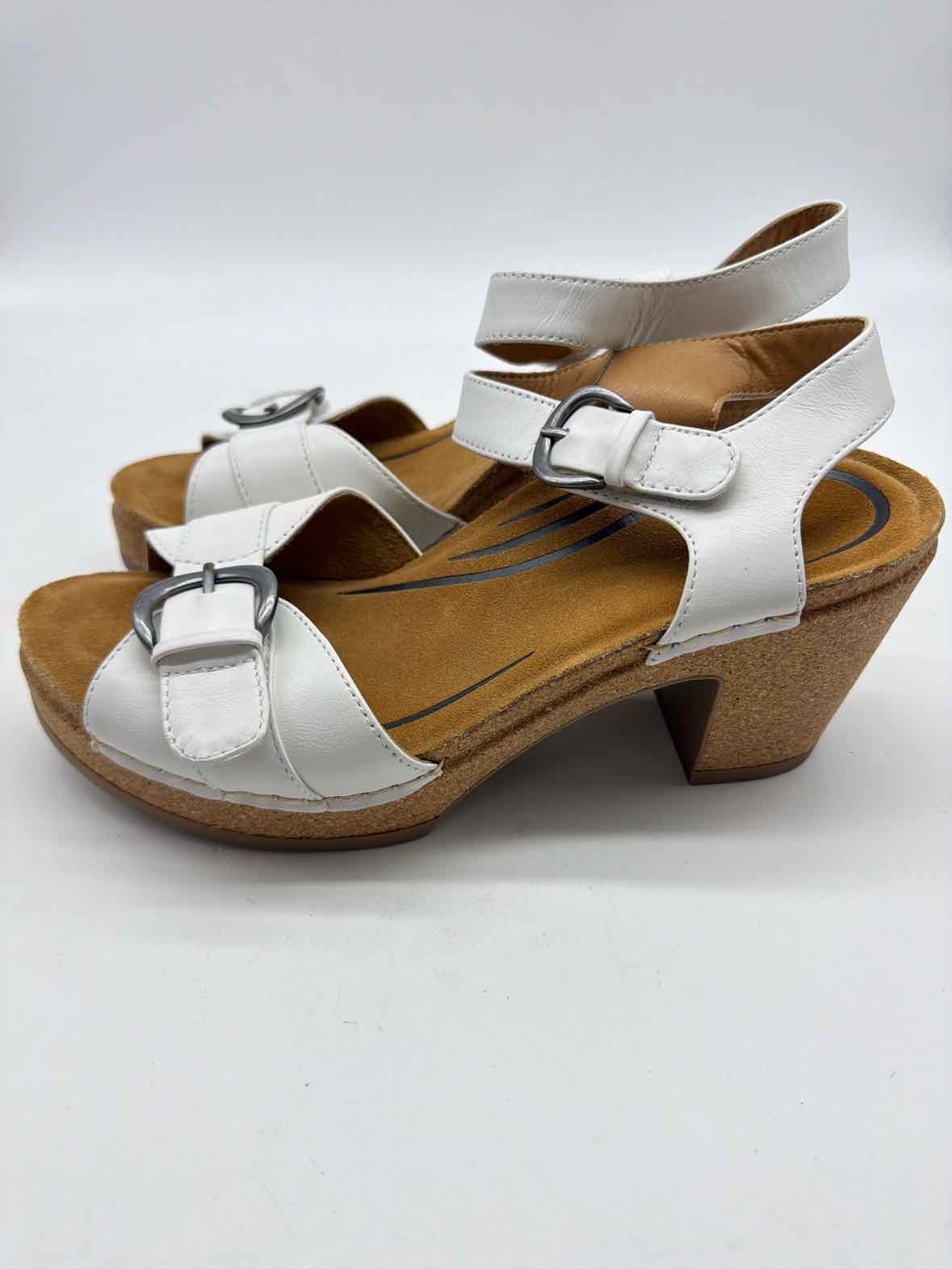 Pre-Owned Aetrex White Size 8.5 Strappy Heels | True Fashionistas.
