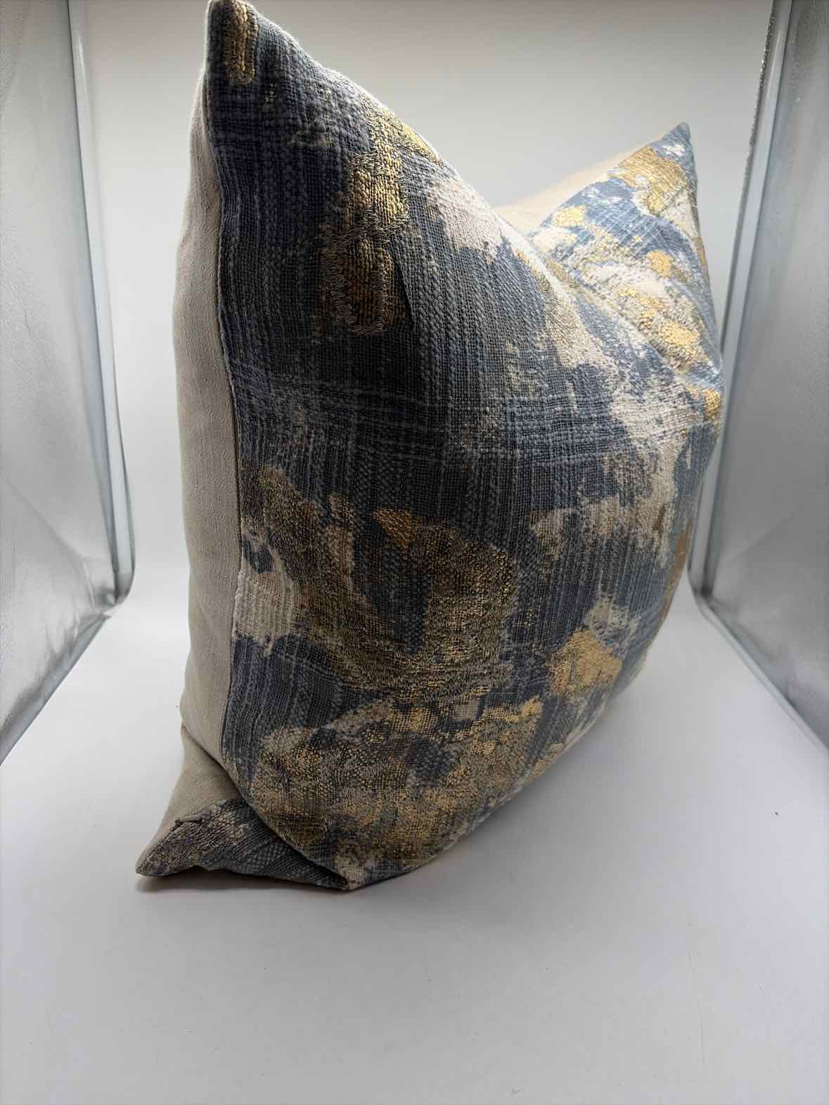 Villa Blue & Gold Pillow | True Fashionistas.