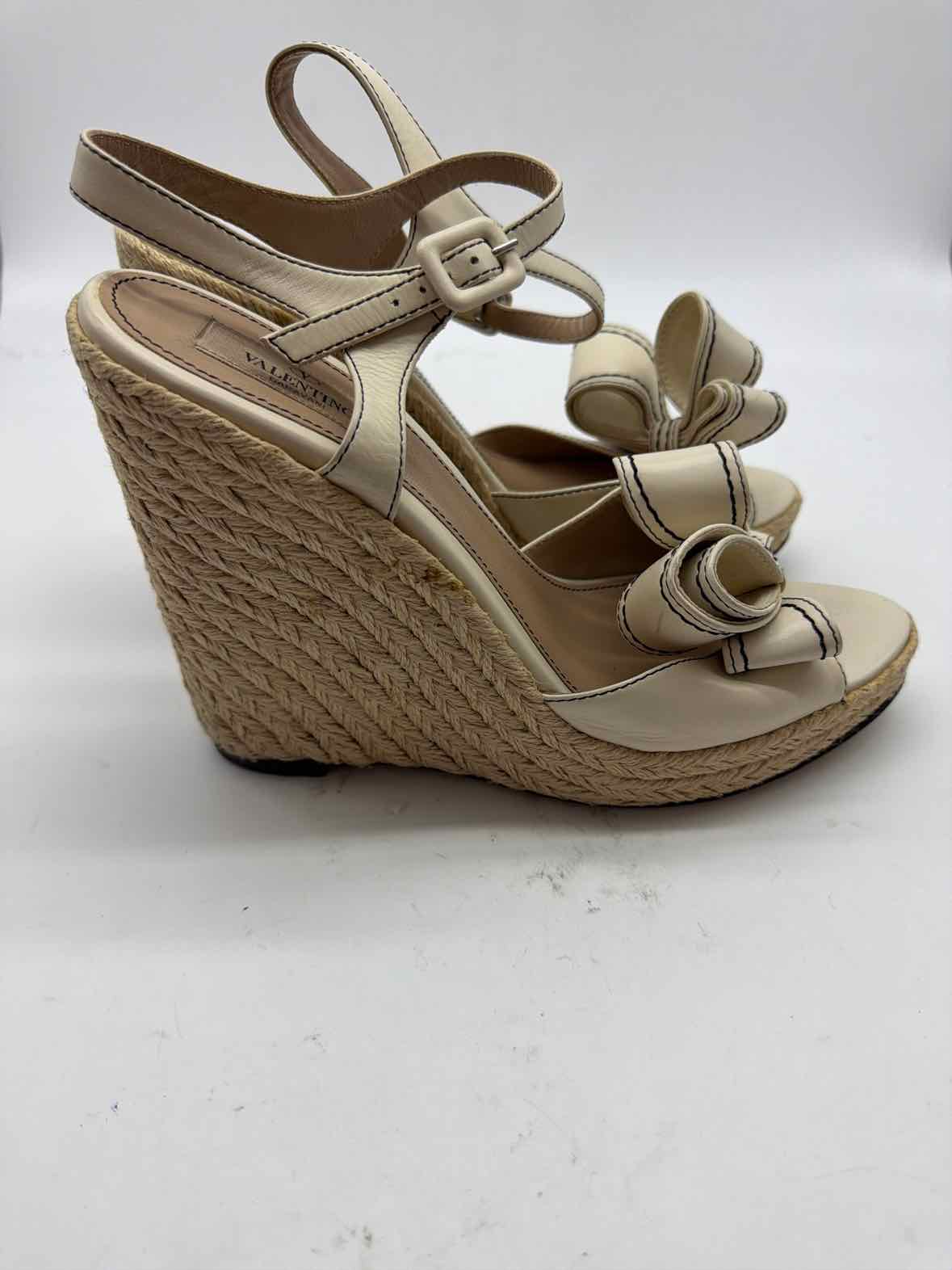 Pre-Owned Valentino Ivory Size 40 Wedge Heels | True Fashionistas.