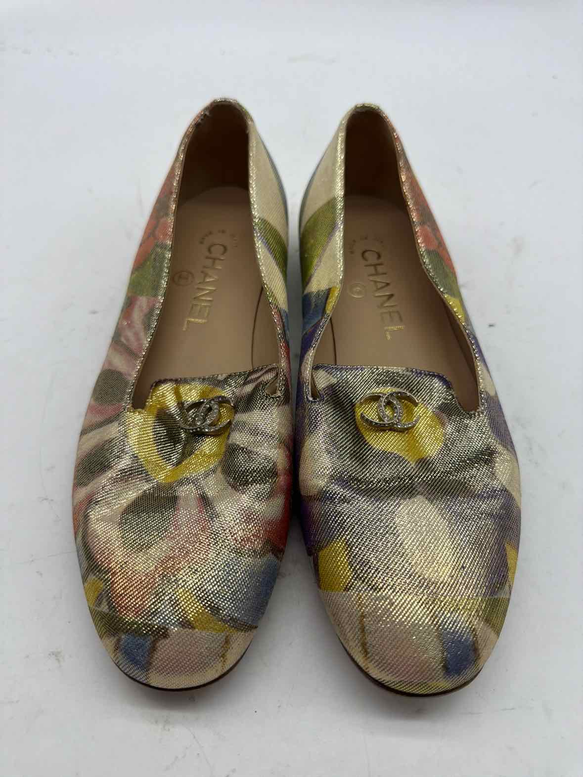 Pre-Owned Chanel Gold Size 5.5 Lurex Loafer Flats | True Fashionistas.