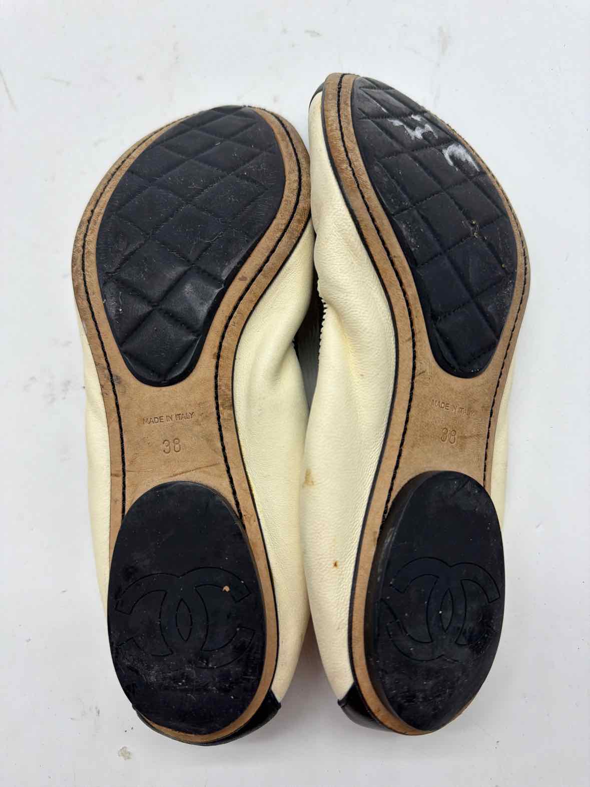 Pre-Owned Chanel Ivory Size 38 Spirit Flat Flats | True Fashionistas.