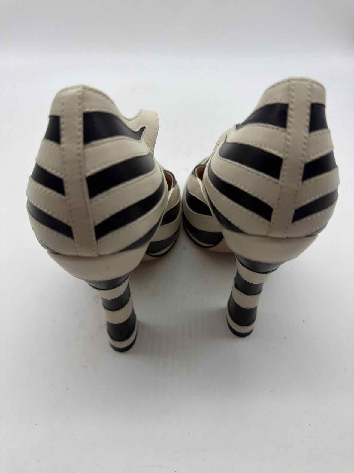 Pre-Owned Gucci White Size 6 Zebra Print Ankle Strap Heels | True Fashionistas.