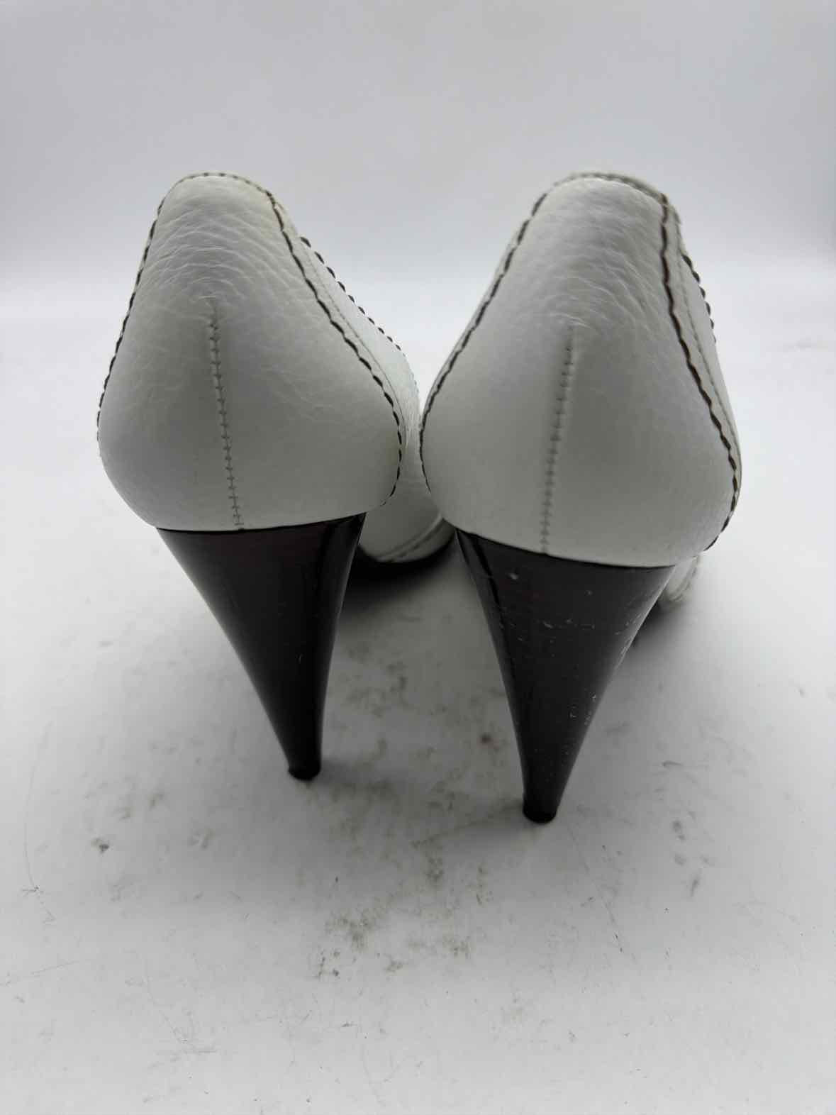Pre-Owned Zara White Size 9 Peep Toe Heels | True Fashionistas.