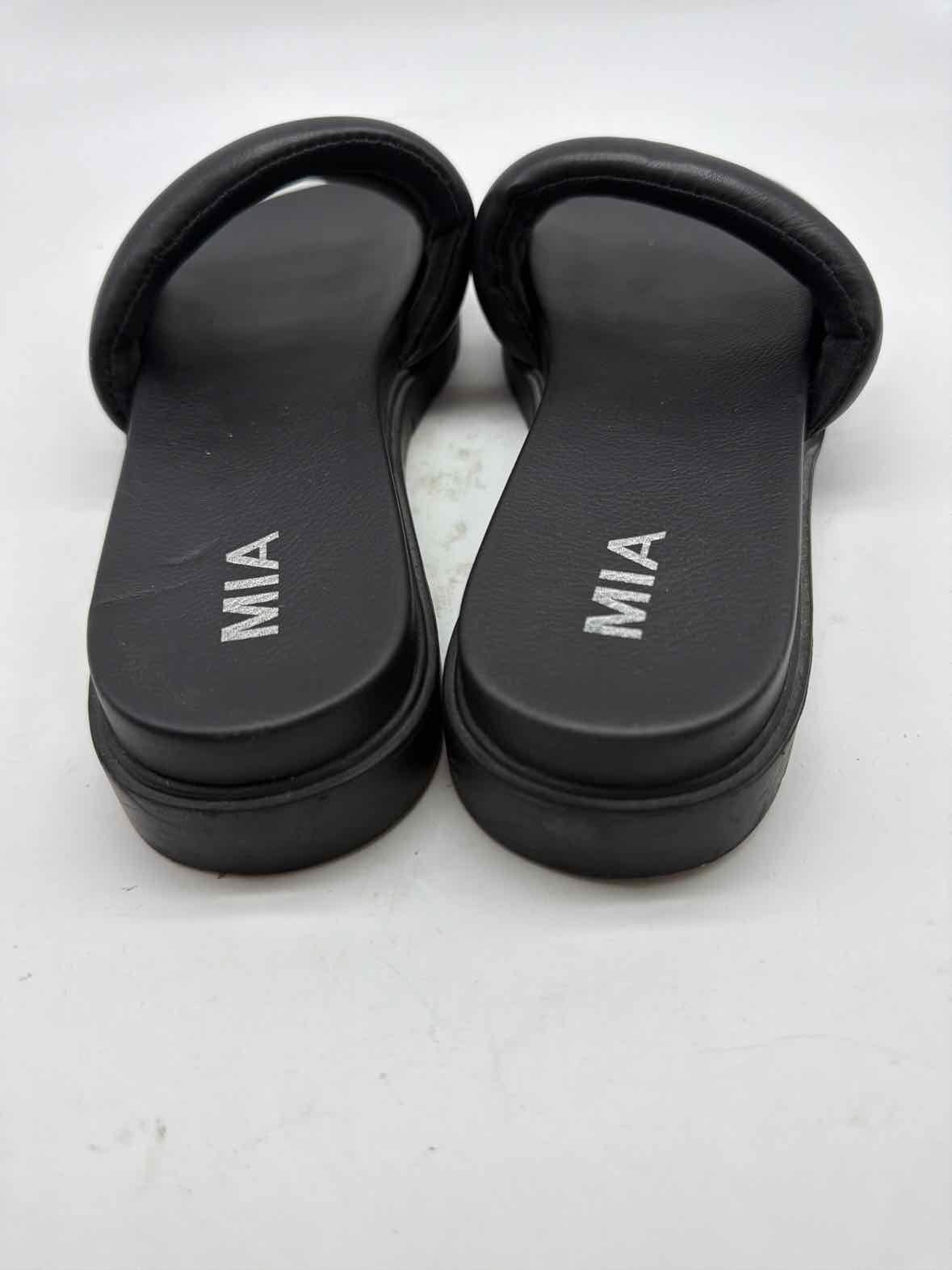 Pre-Owned MIA Black Size 10 Mule Sandals | True Fashionistas.