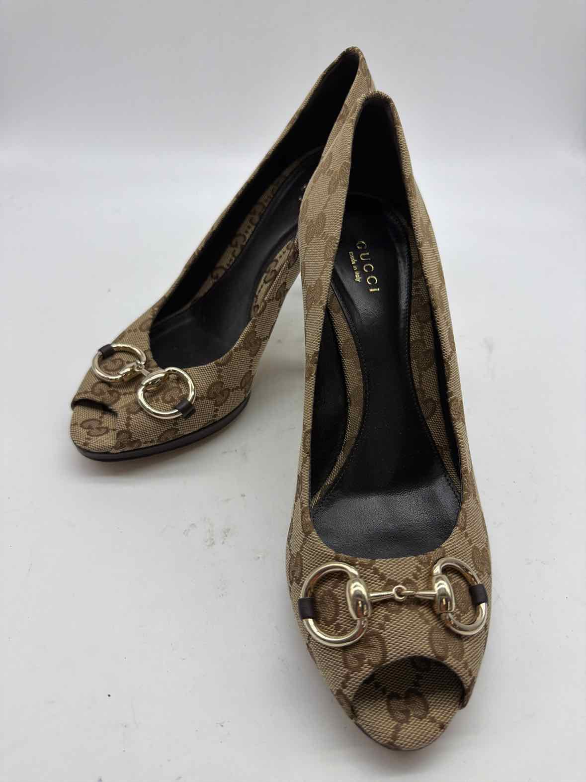 Pre-Owned Gucci Tan Size 40 Monogram Peep Toe Heels | True Fashionistas.