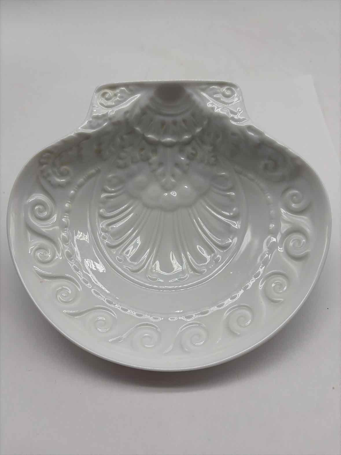 Bernardaud Louvre Shell Porcelain Dish | True Fashionistas.