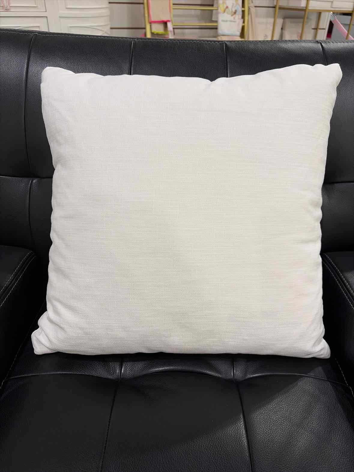 White Pillow | True Fashionistas.