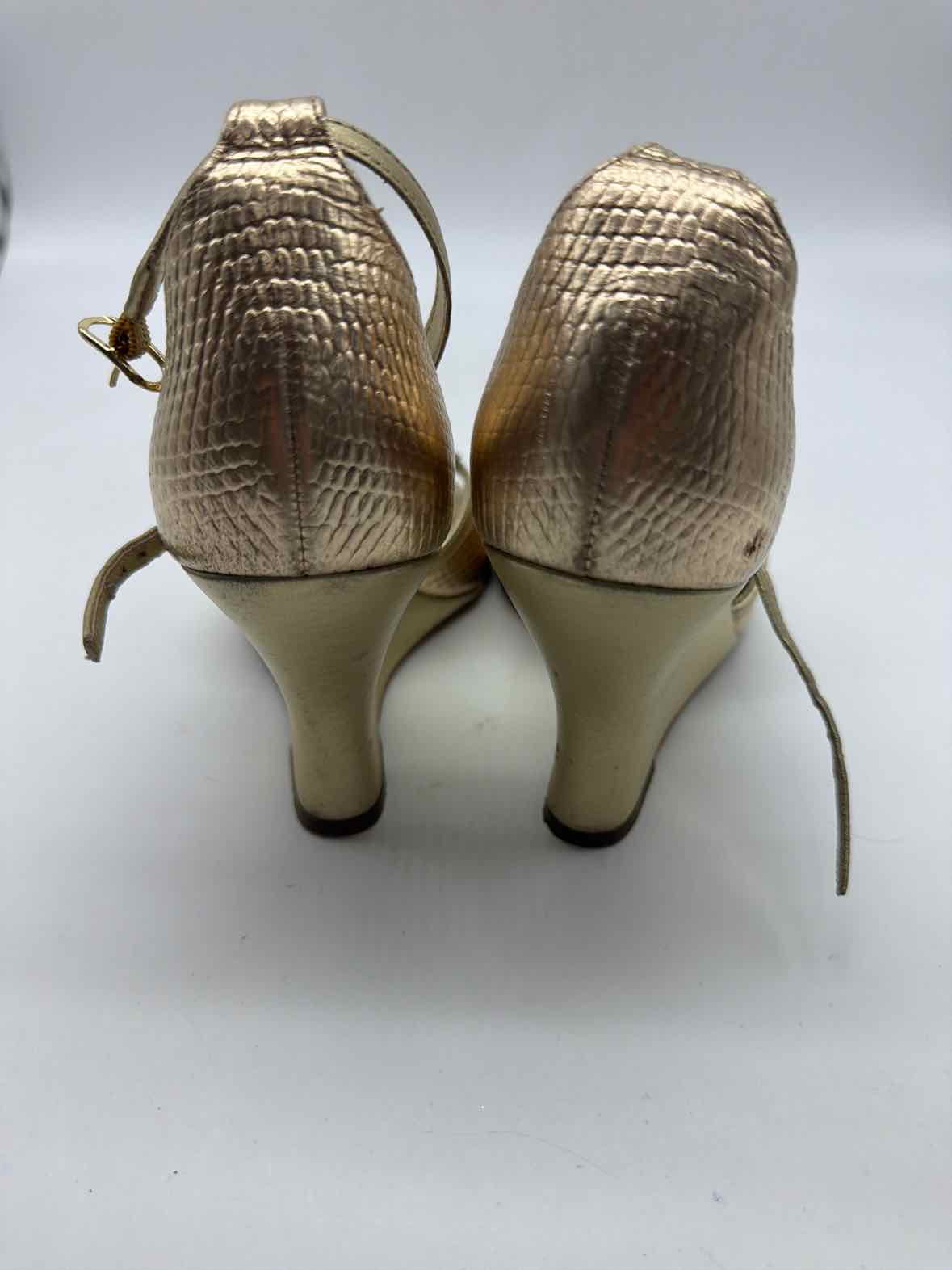 Pre-Owned Lilly Pulitzer Gold Size 6 Wedge Heels | True Fashionistas.