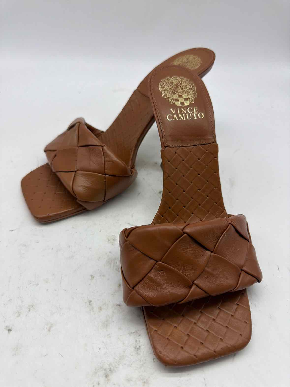 Pre-Owned Vince Camuto Tan Size 8.5 Mule Heels | True Fashionistas.