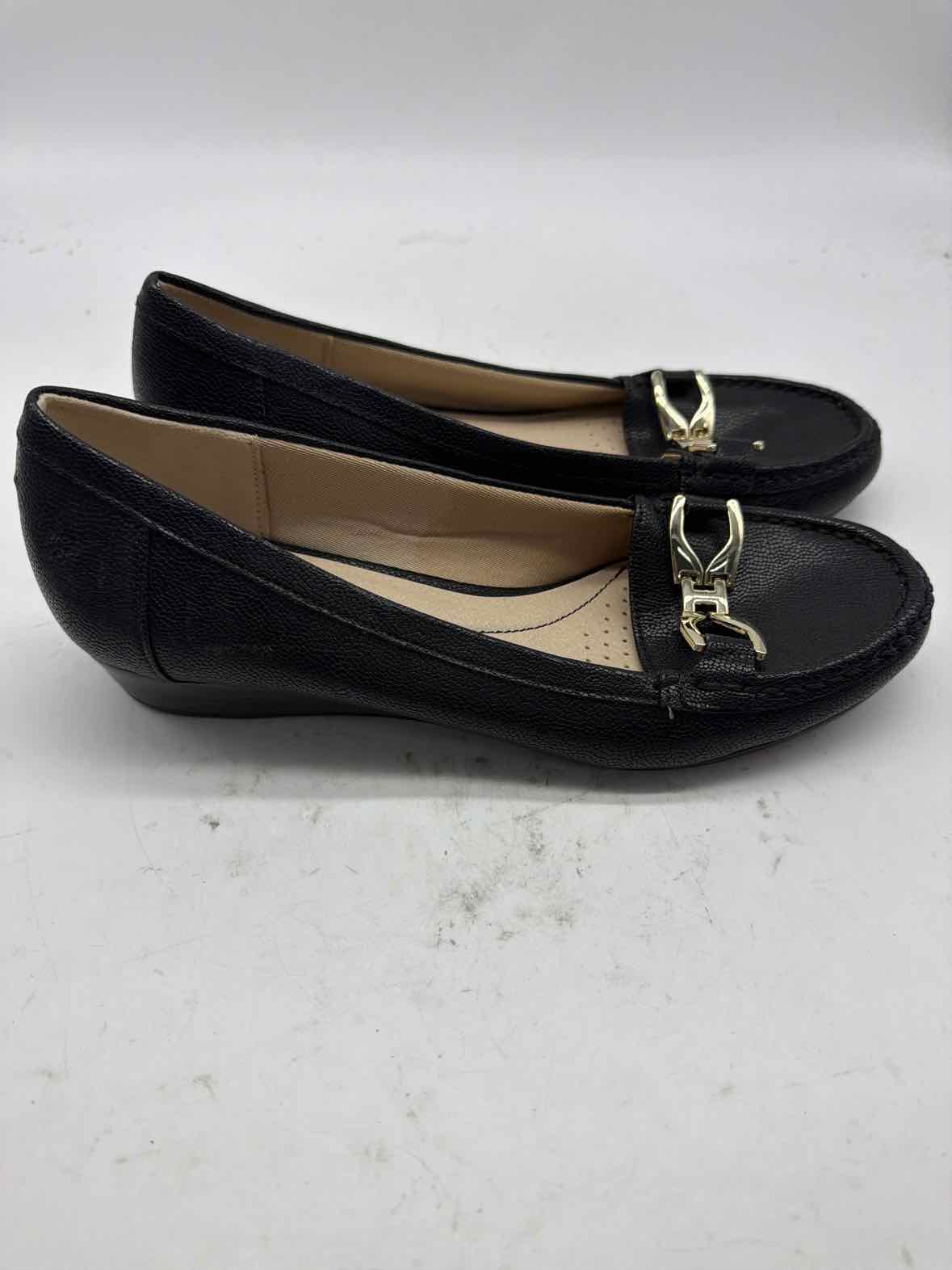 Pre-Owned Life Stride Black Size 8 Slip On Flats | True Fashionistas.