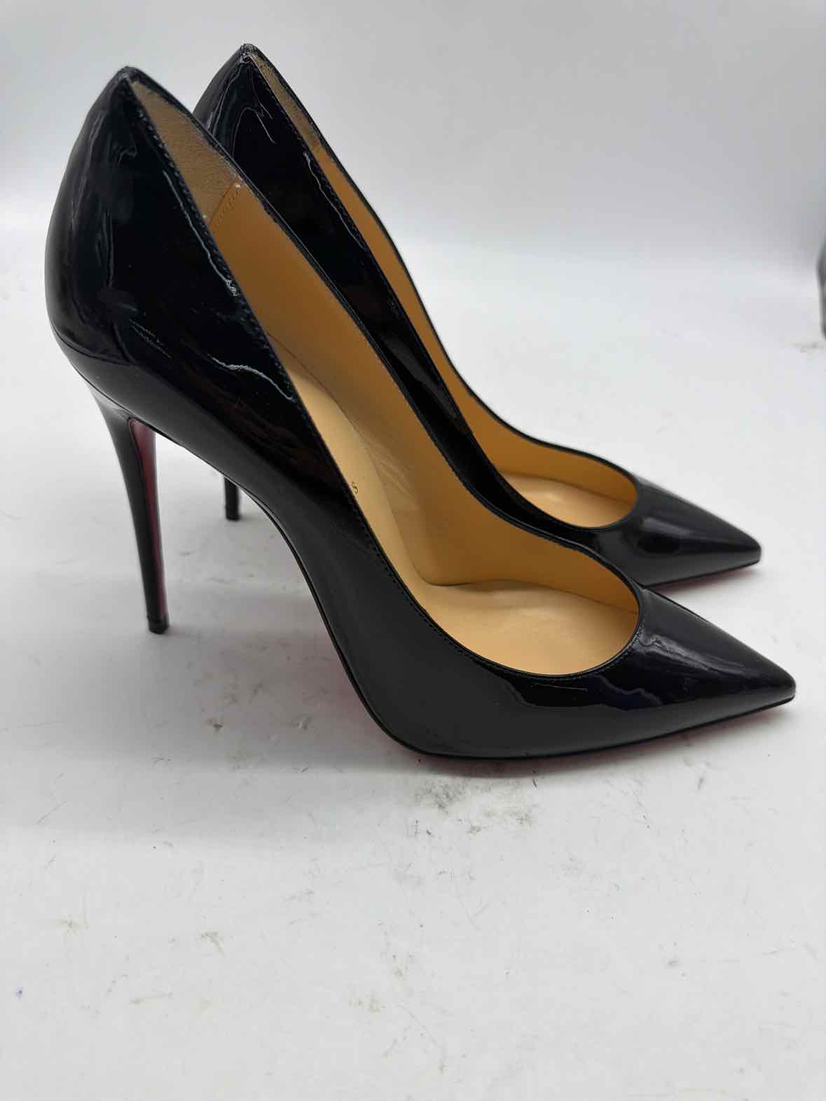 Pre-Owned Christian Louboutin Black Size 9.5 Patent Leather Pump Heels | True Fashionistas.