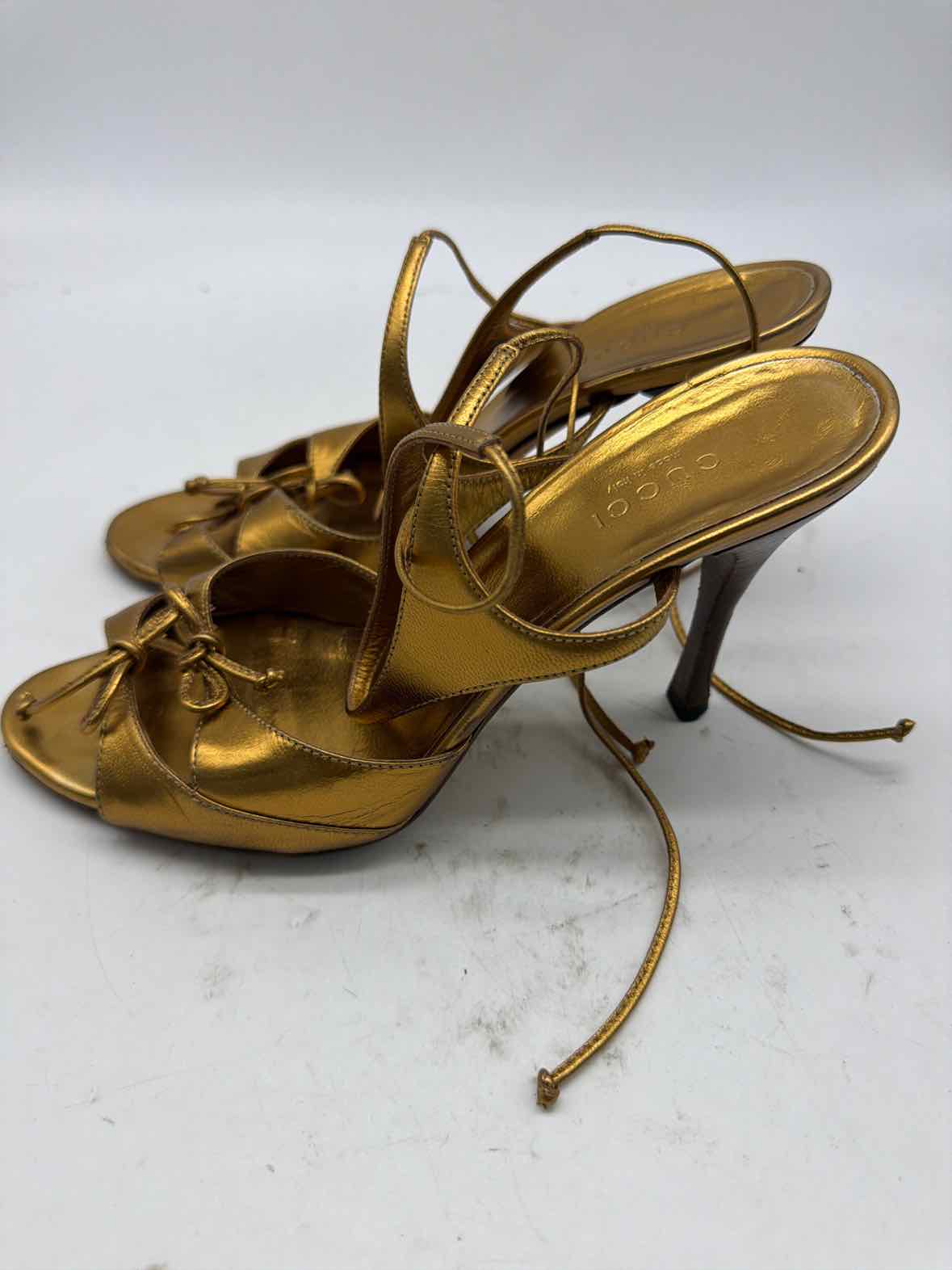 Pre-Owned Gucci Gold Size 6 Strappy Heels | True Fashionistas.