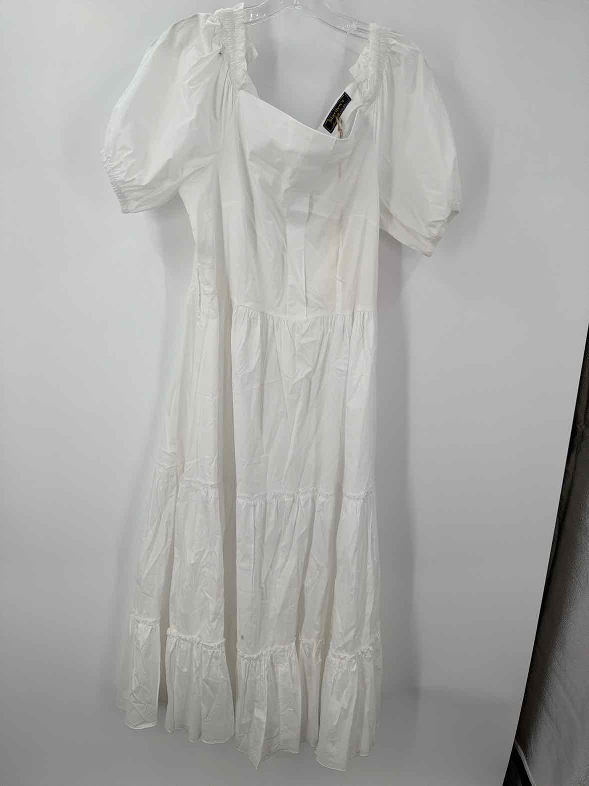 Pre-Owned Marilyn's White Size 48 Long Short Sleeve Dress | True Fashionistas.