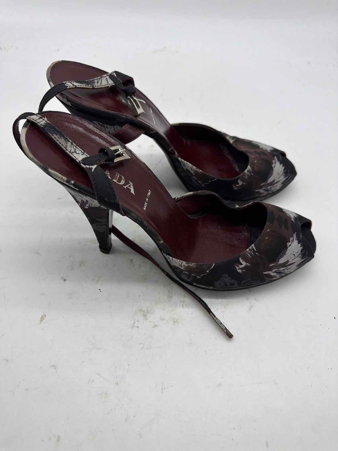 Pre-Owned Prada Black Size 8 Strappy Heels | True Fashionistas.