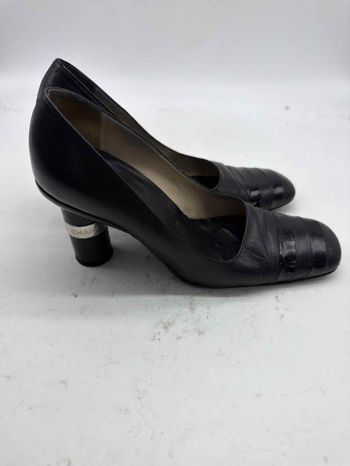 Pre-Owned Chanel Black Size 7.5 Pump Heels | True Fashionistas.