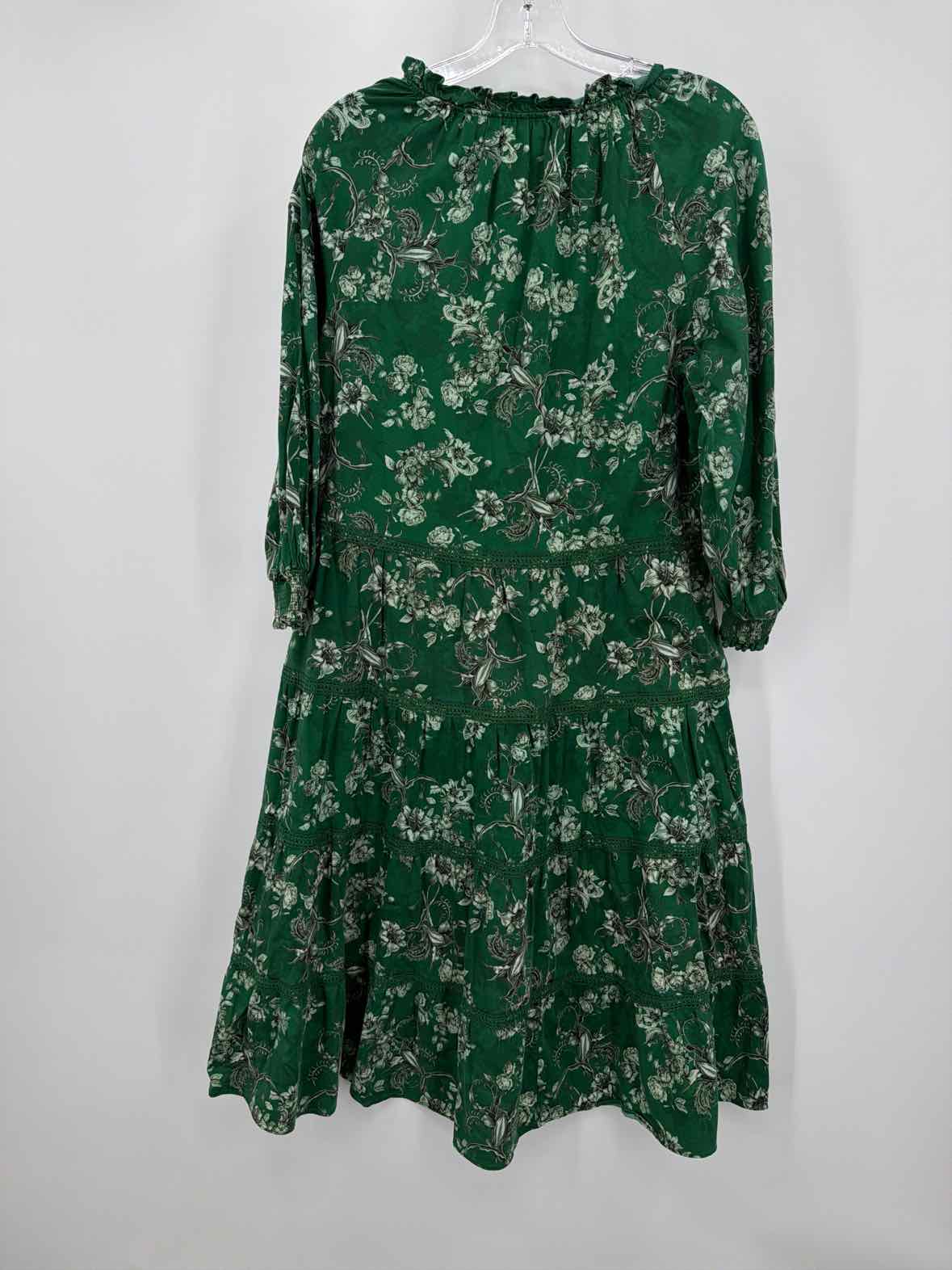 Pre-Owned Alice + Olivia Green Size Medium Long Long Sleeve Dress | True Fashionistas.