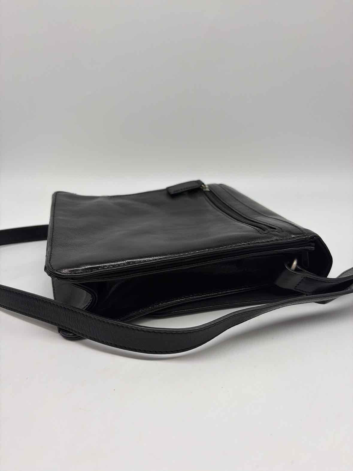 Pre-Owned Norm Thompson Black Crossbody Crossbody | True Fashionistas.