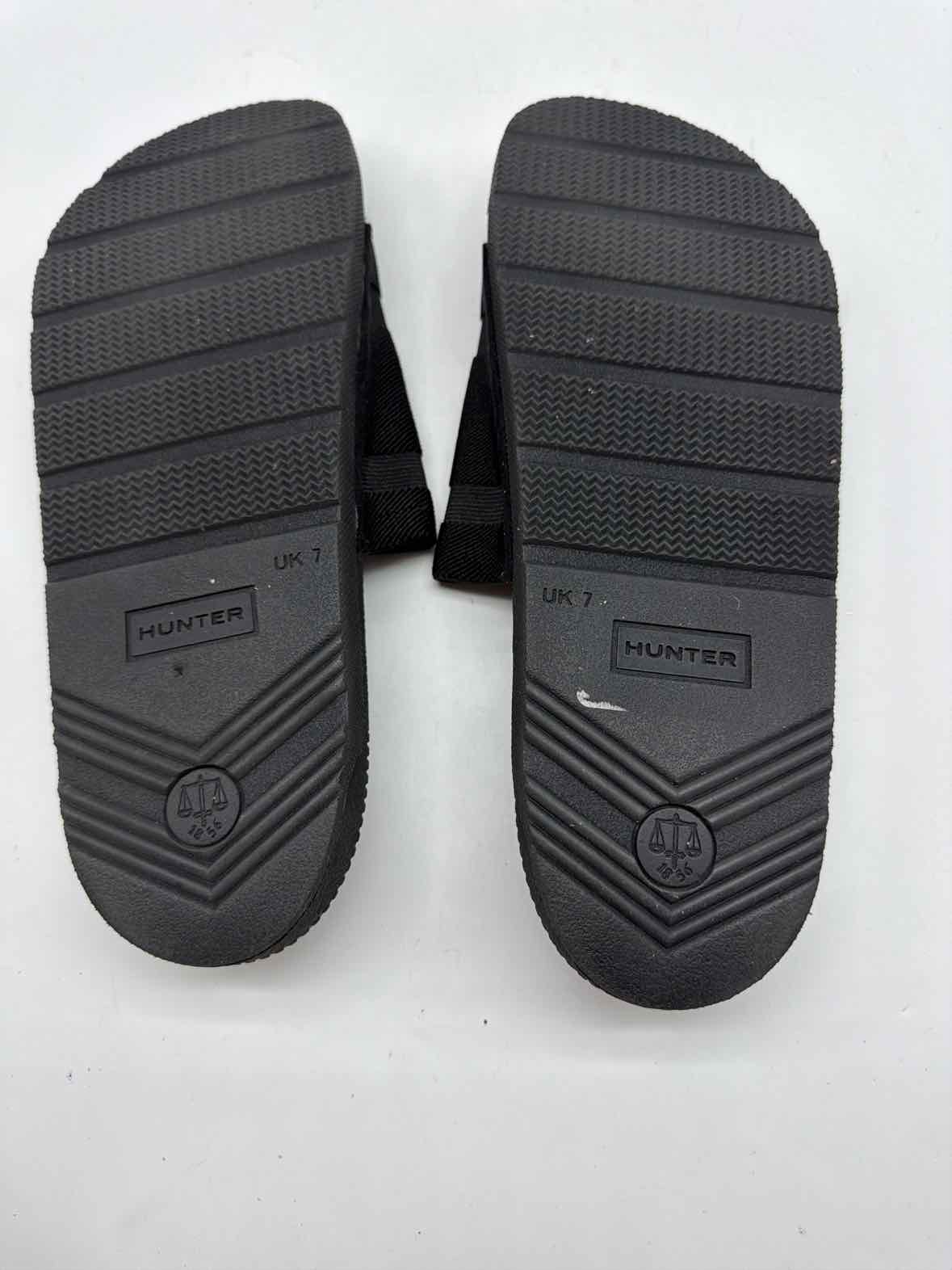 Pre-Owned Hunter Black Size 9 Slide Heels | True Fashionistas.