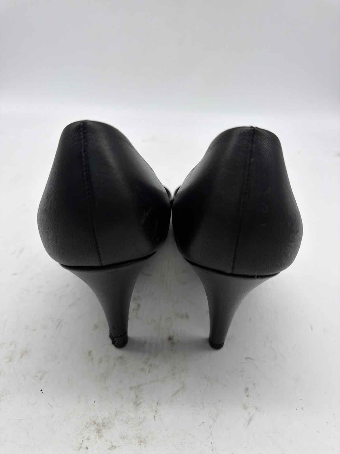 Pre-Owned Chanel Black Size 9 Leather Pump Heels | True Fashionistas.