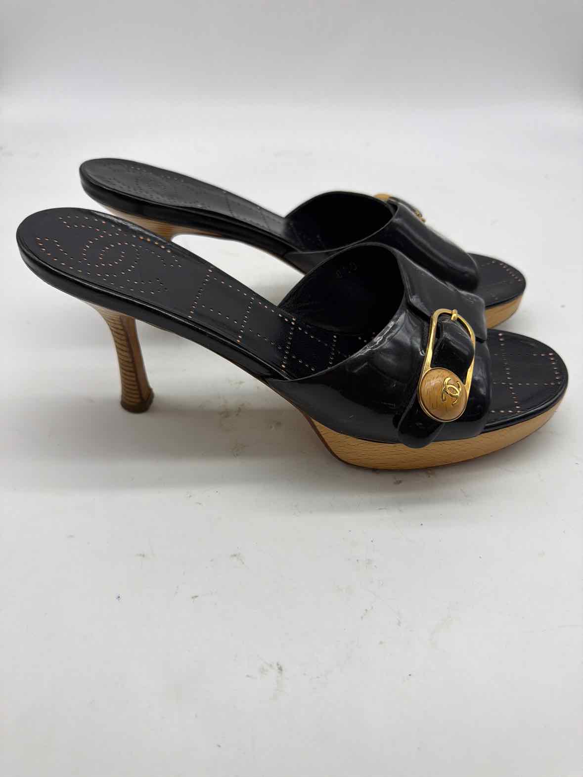 Pre-Owned Chanel Black Size 8.5 Mule Heels | True Fashionistas.