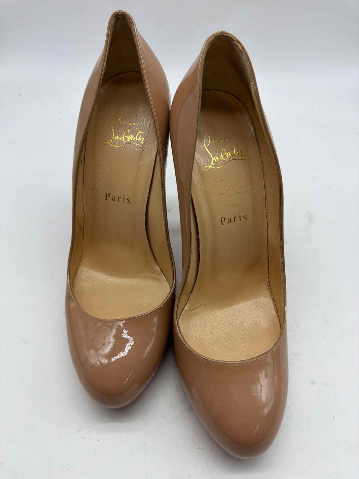 Pre-Owned Christian Louboutin Tan Size 10 Patent Leather Pump Heels | True Fashionistas.