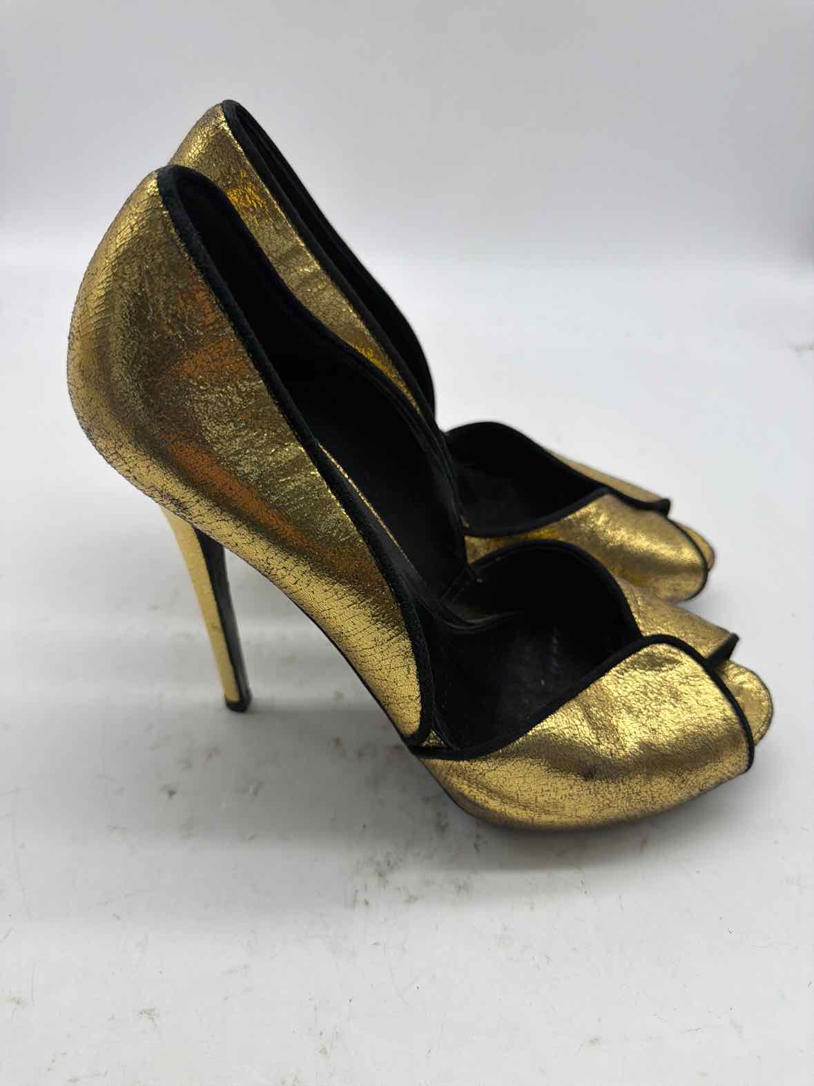 Pre-Owned Alexander McQueen Gold Size 9 Peep Toe Heels | True Fashionistas.