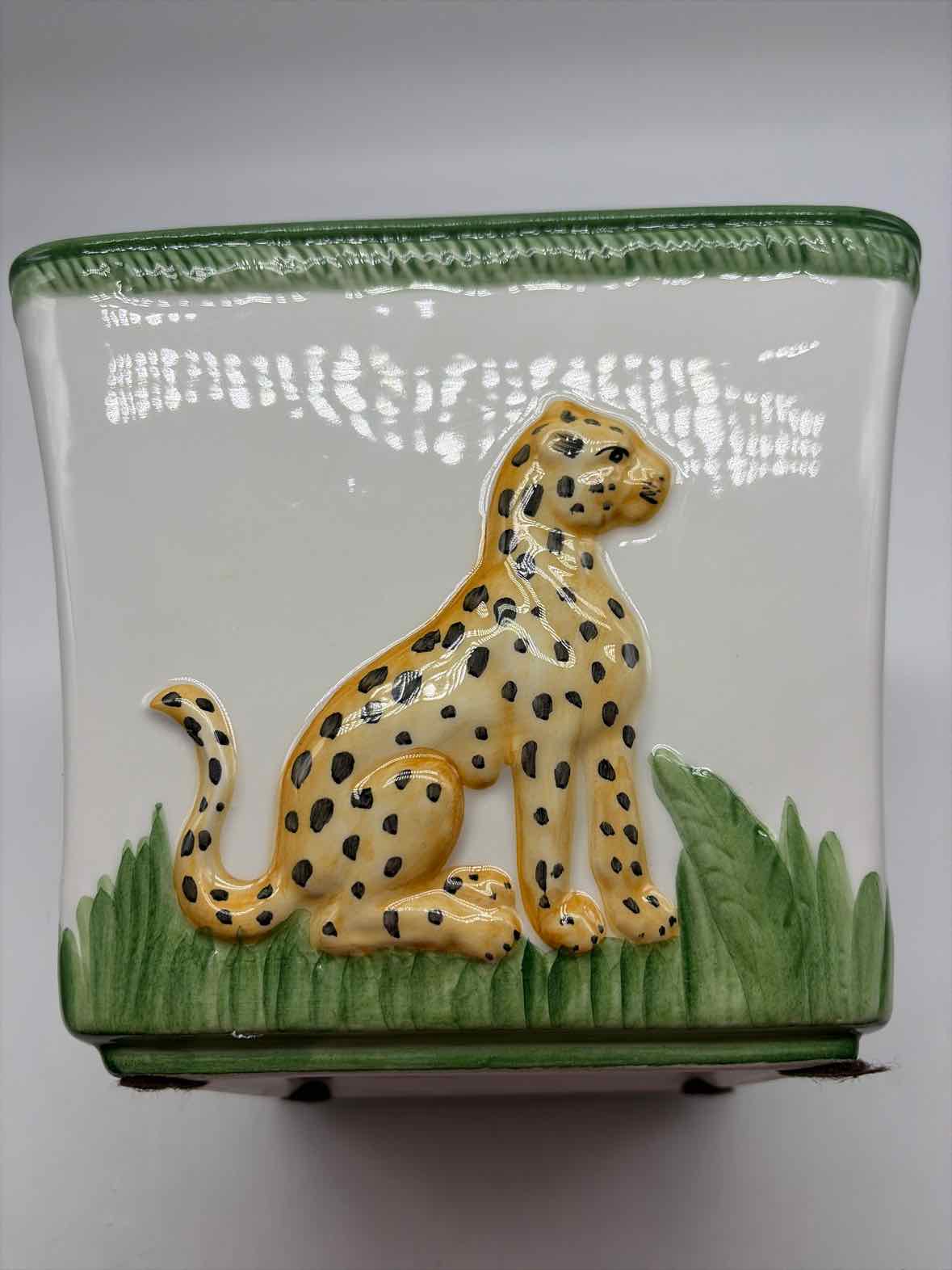Chelsea House White Cachpot W/Leopard | True Fashionistas.