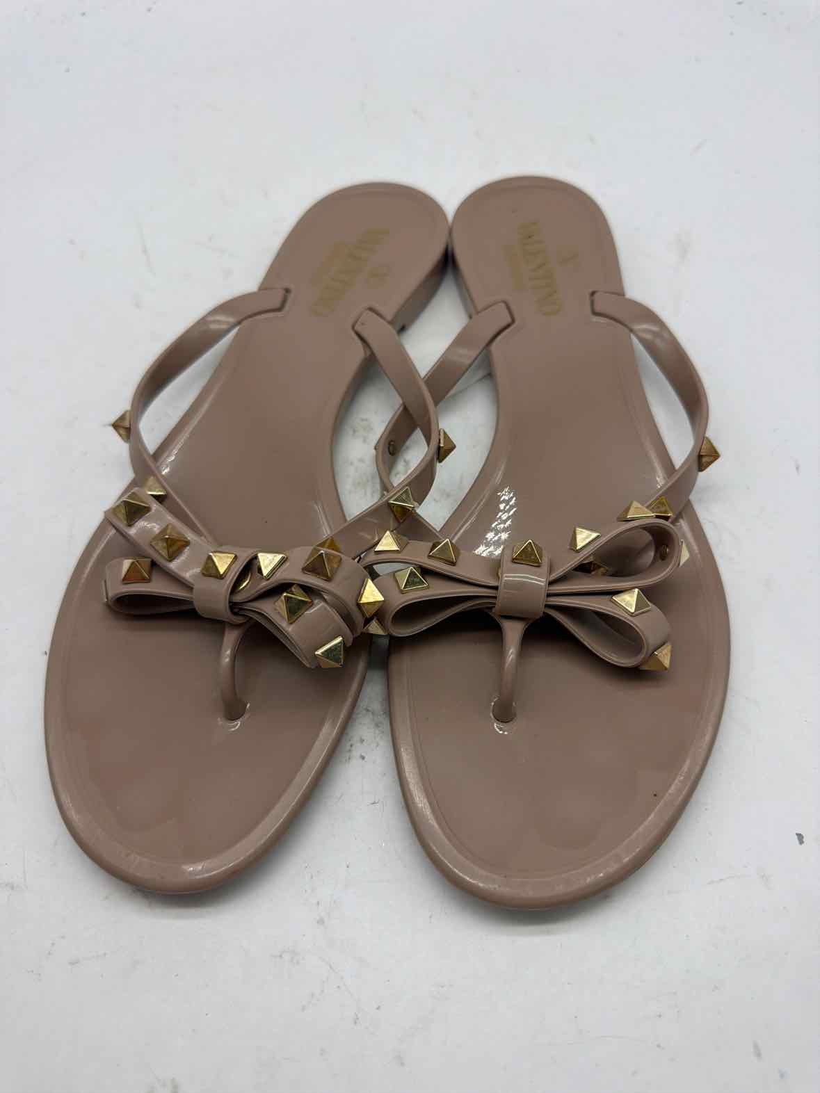 Pre-Owned Valentino Tan Size 10 Jelly Thong Sandals | True Fashionistas.
