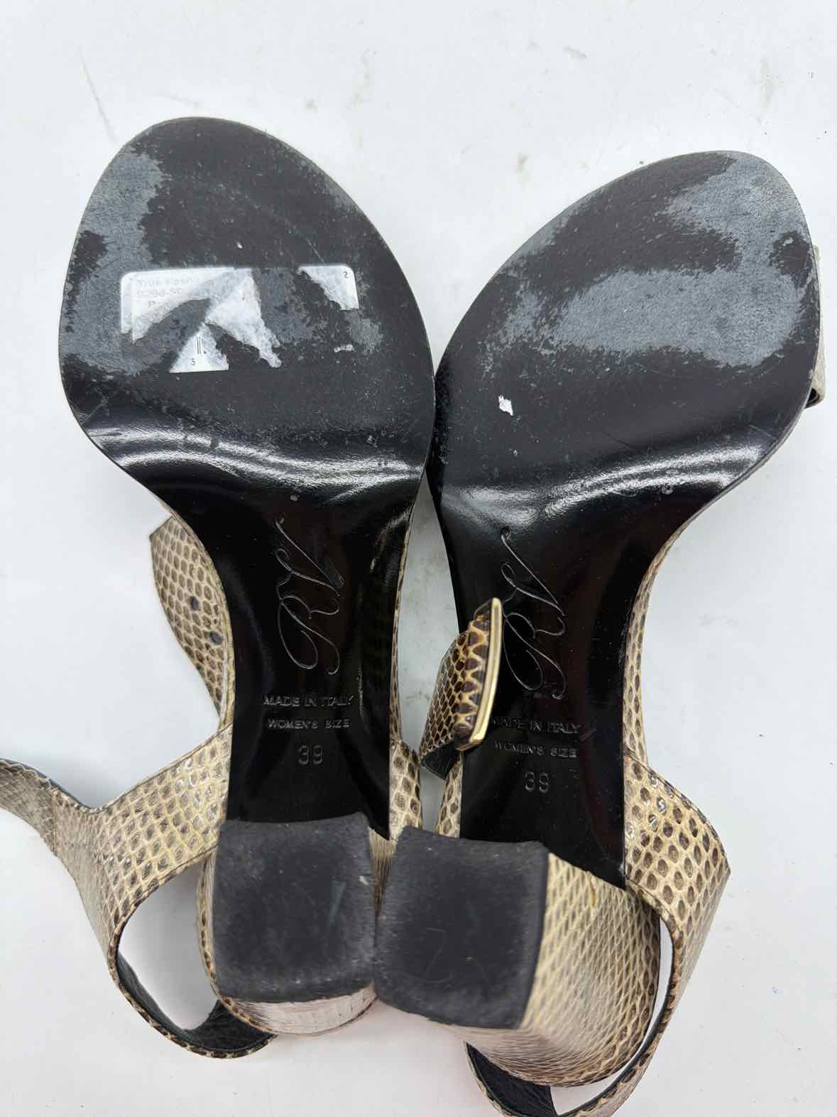 Pre-Owned Roger Vivier Tan Size 39 Block Heel Heels | True Fashionistas.