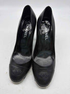 Pre-Owned Chanel Black Size 9 Leather Pump Heels | True Fashionistas.