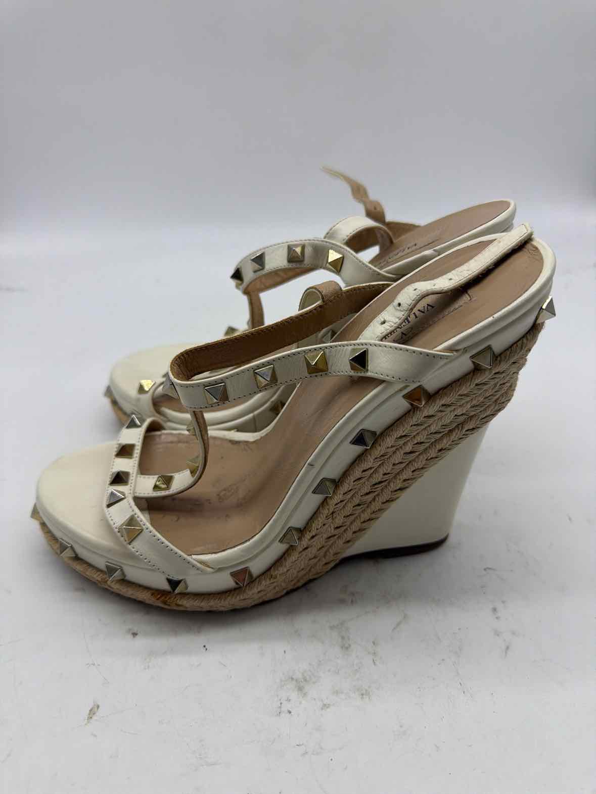 Pre-Owned Valentino White Size 9 Wedge Heels | True Fashionistas.