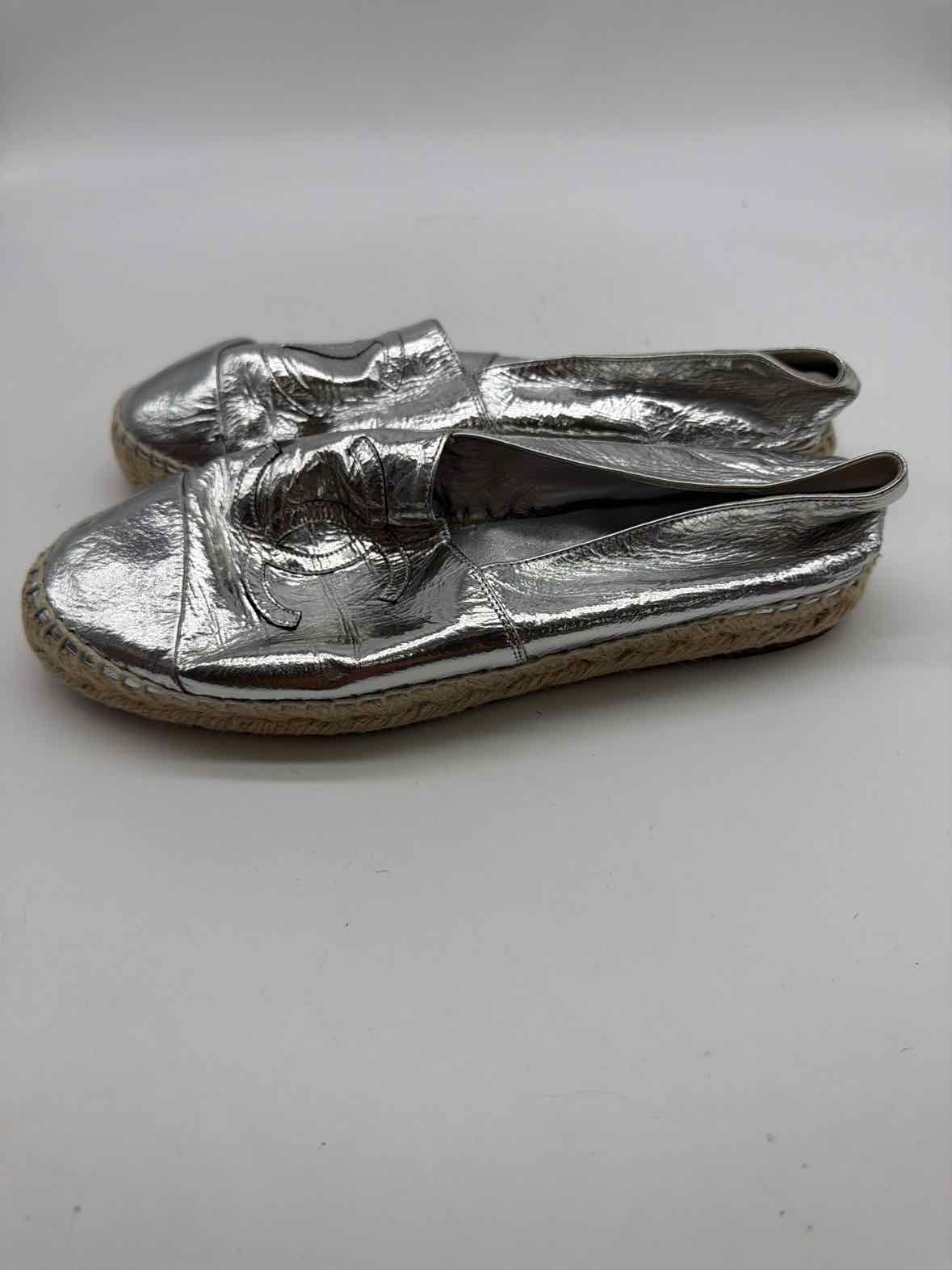 Pre-Owned Chanel Silver Size 39 Espadrille Flats | True Fashionistas.
