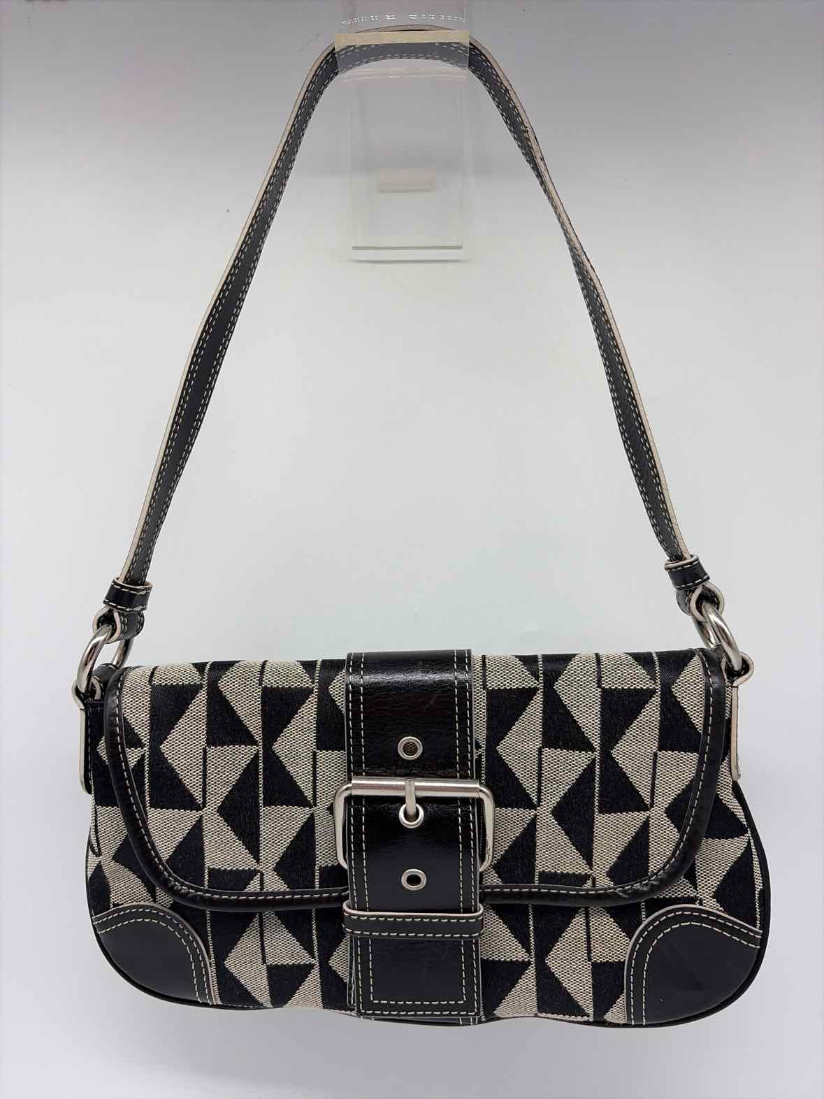 Pre-Owned Kenneth Cole Black Small Handbag Small Handbag | True Fashionistas.
