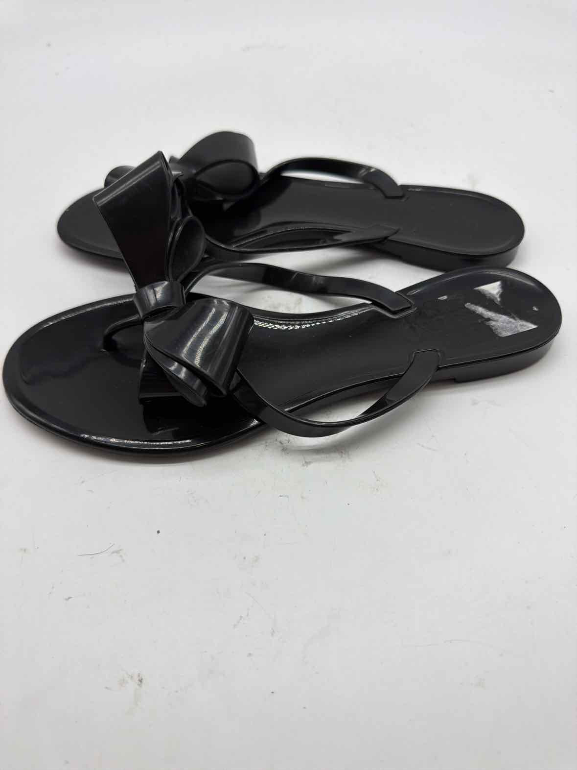 Pre-Owned Valentino Black Size 8 Jelly Thong Sandals | True Fashionistas.