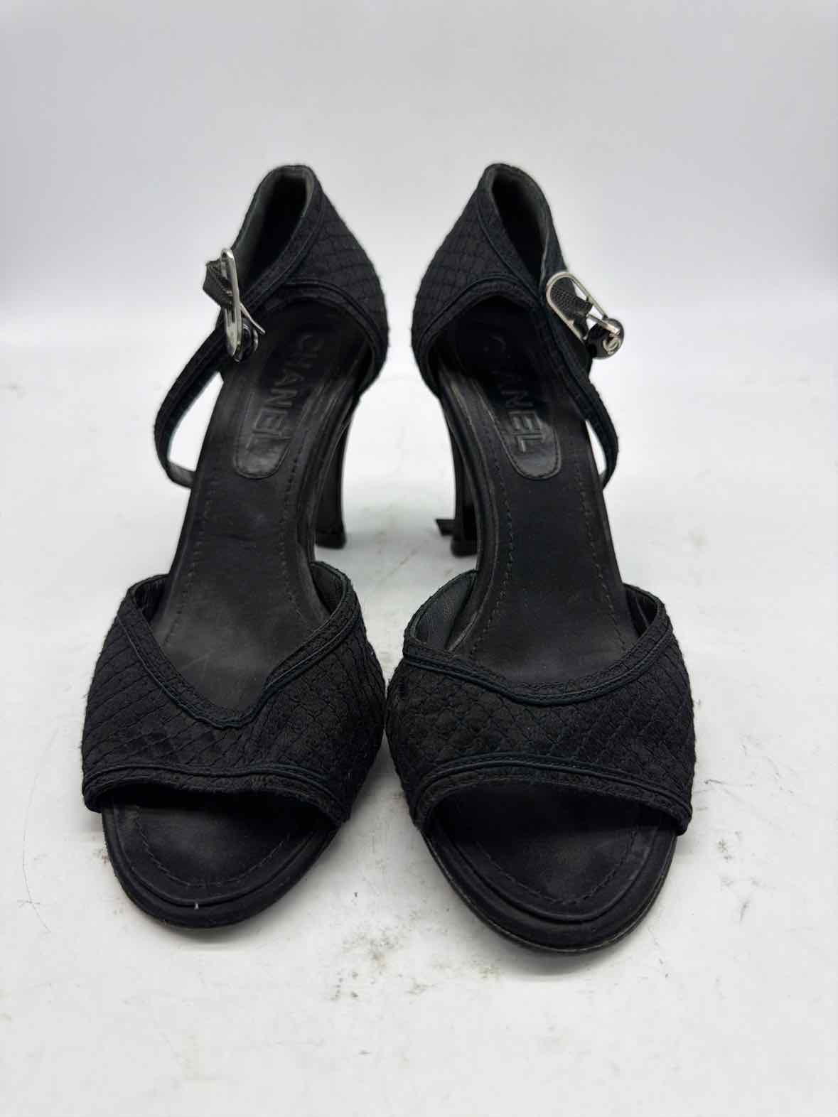 Pre-Owned Chanel Black Size 6 Ankle Strap Heels | True Fashionistas.