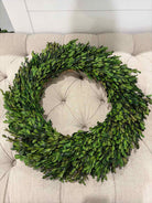 Green  Boxwood Wreath | True Fashionistas.