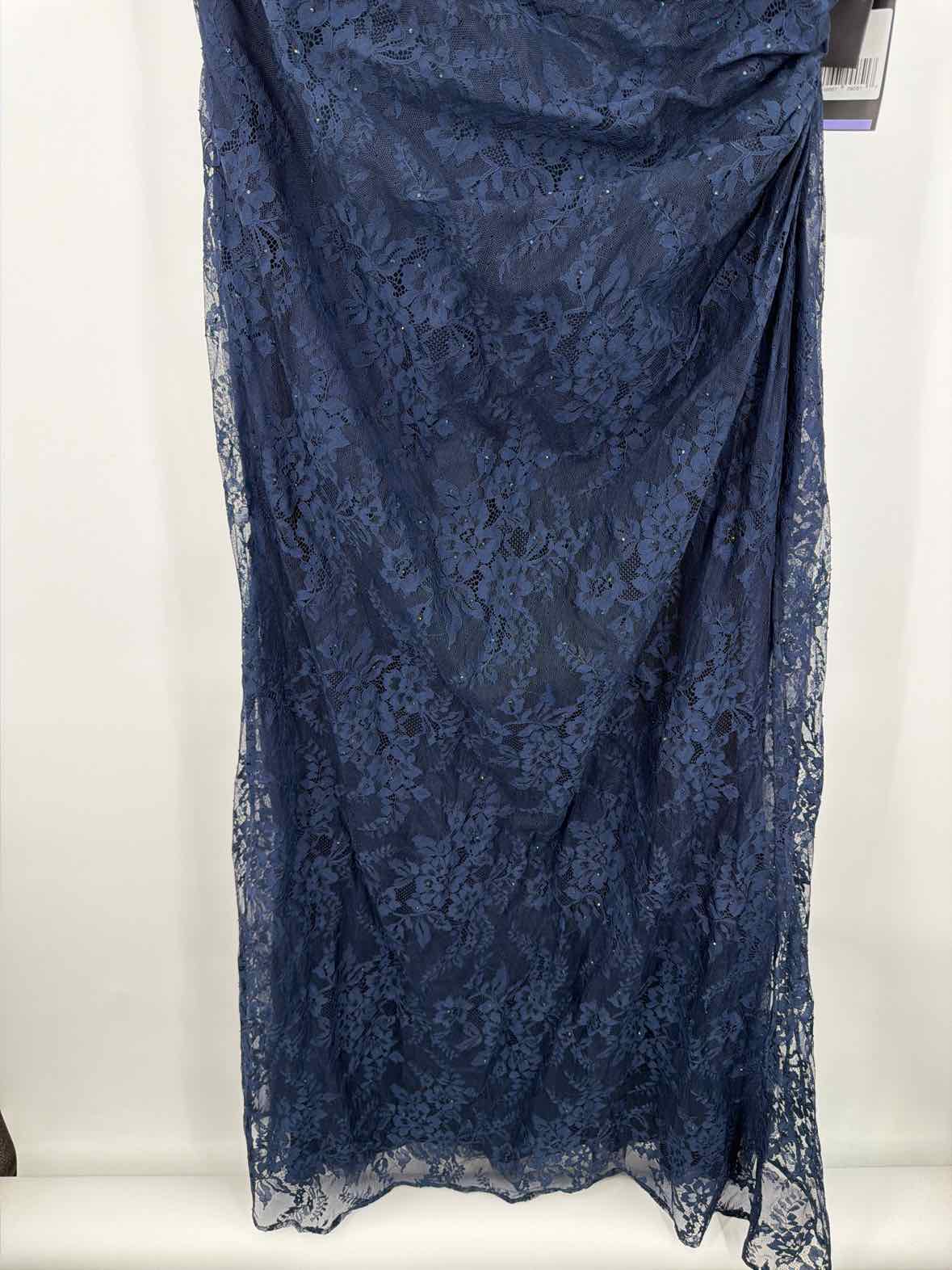 Pre-Owned La Femme Navy Size 20 Evening Long Evening Gown | True Fashionistas.