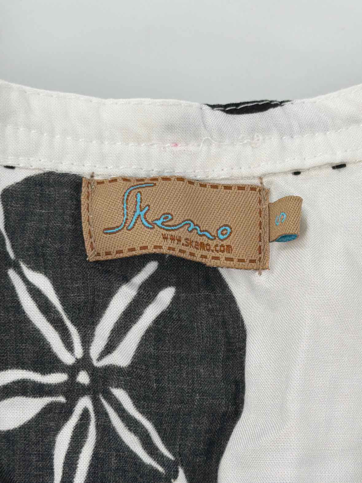 Pre-Owned Skemo White Size Small Short Short Sleeve Dress | True Fashionistas.