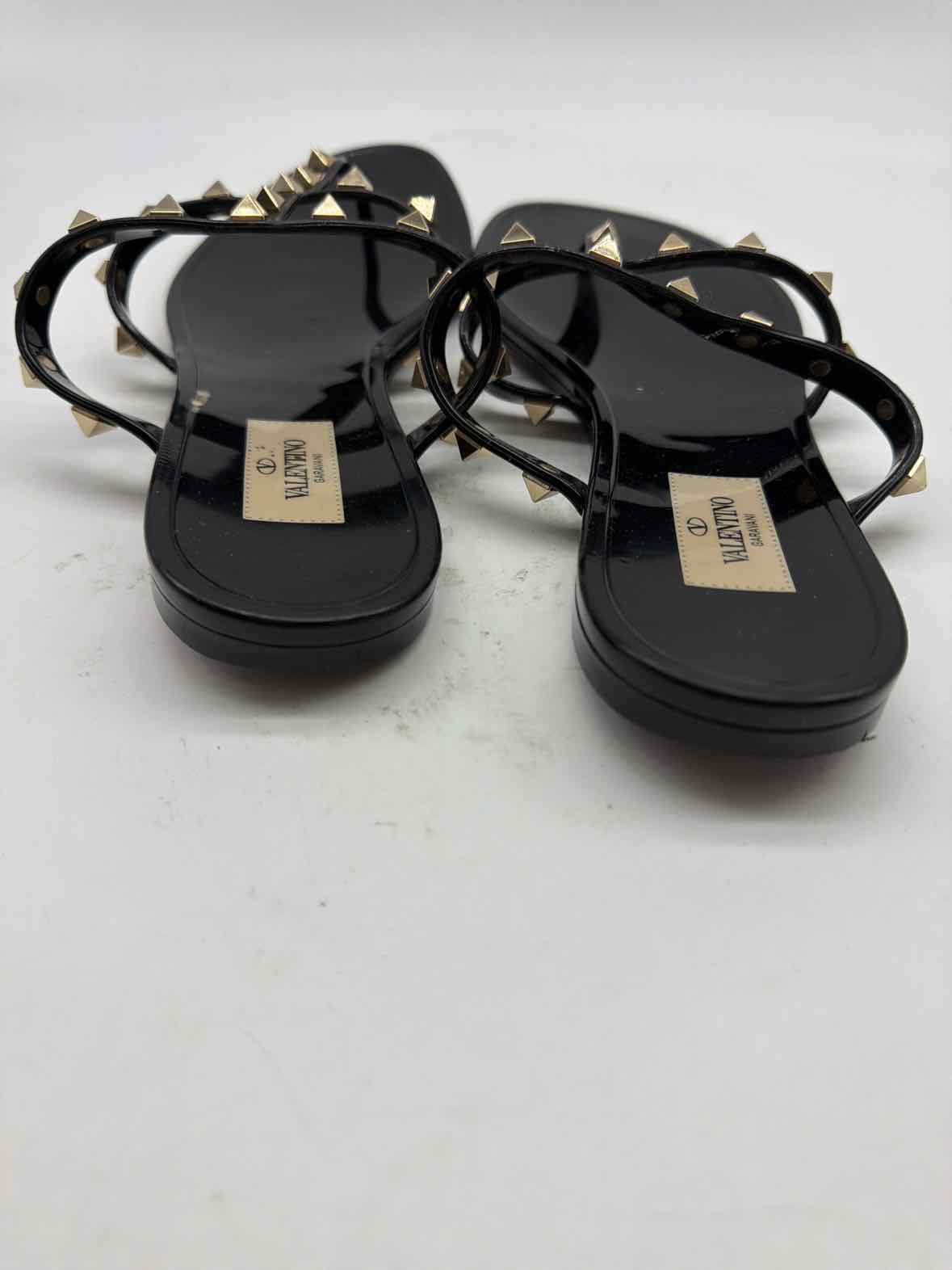 Pre-Owned Valentino Black Size 39 Jelly Rockstud Thong Sandals | True Fashionistas.