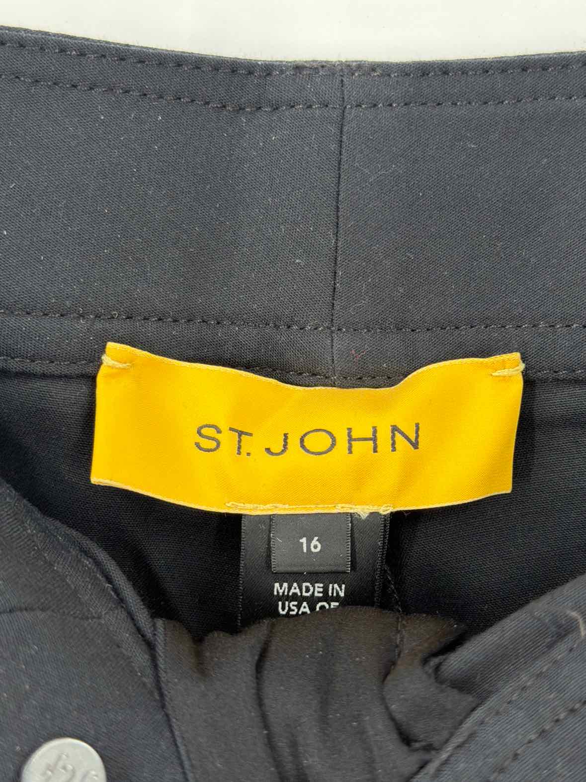 Pre-Owned St John Black Size 14 Bermuda Basic Shorts | True Fashionistas.