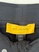 Pre-Owned St John Black Size 14 Bermuda Basic Shorts | True Fashionistas.