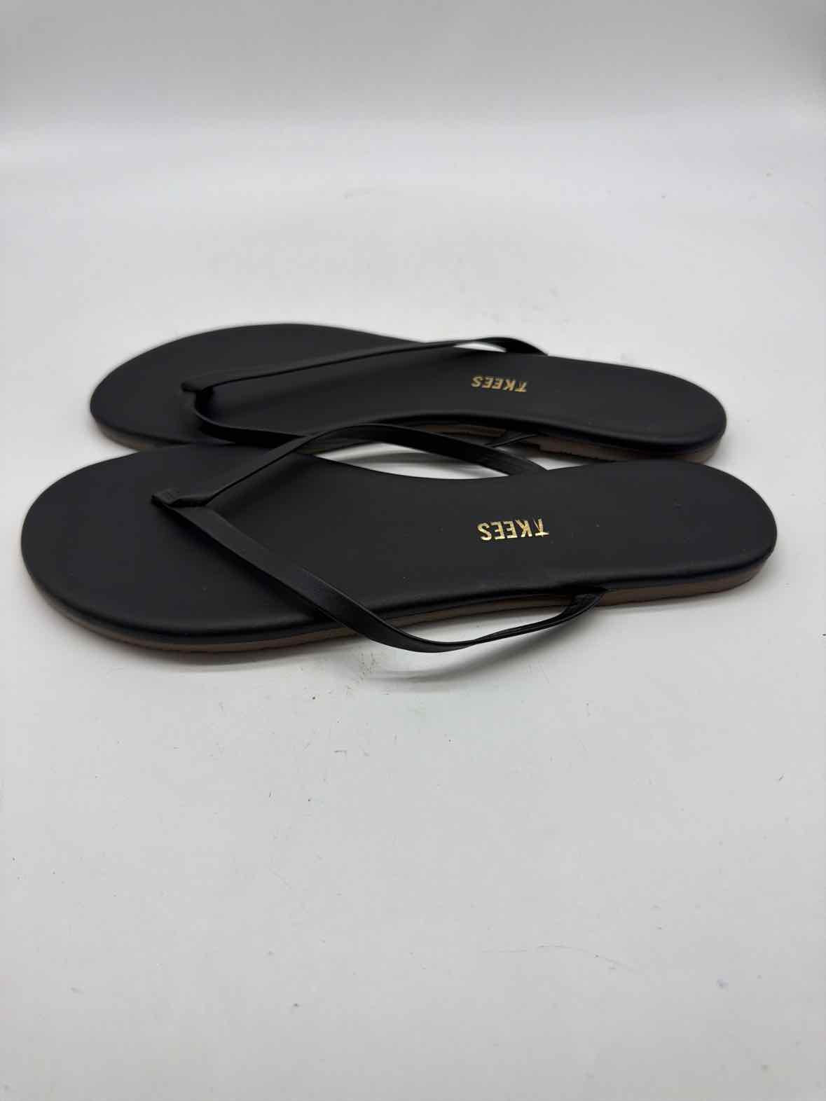 Pre-Owned Tkees Black Size 9 Thong Sandals | True Fashionistas.