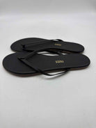 Pre-Owned Tkees Black Size 9 Thong Sandals | True Fashionistas.