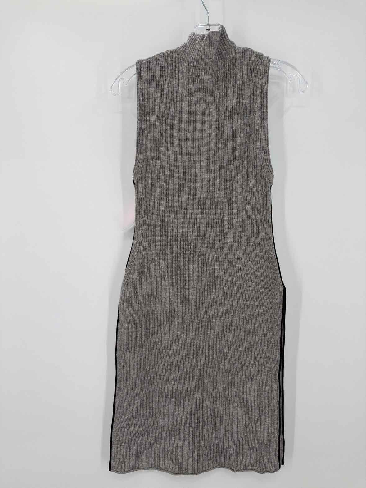 Pre-Owned Alice + Olivia Grey Size XS Knit Tank Top | True Fashionistas.
