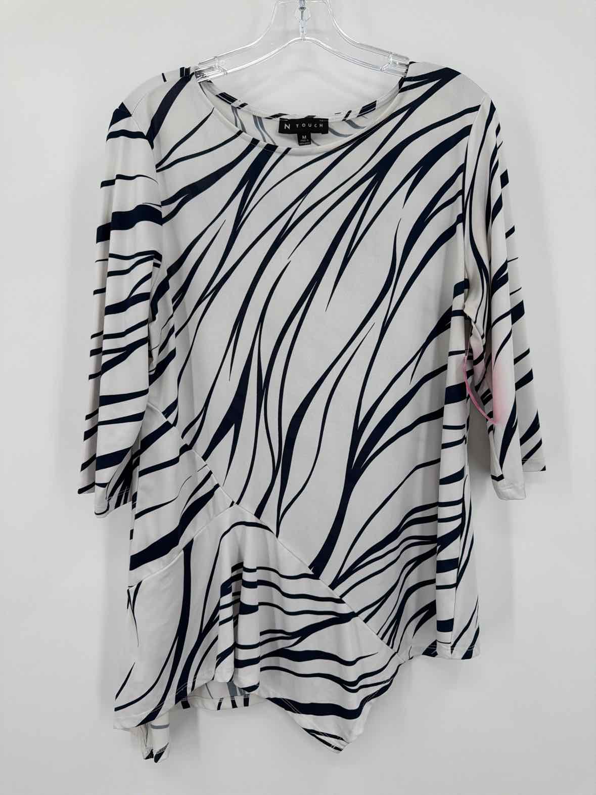 Pre-Owned N Touch White Size Medium Blouse | True Fashionistas.