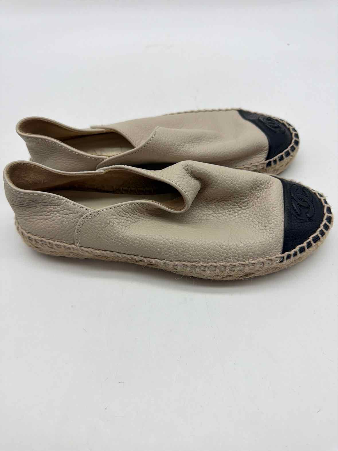 Pre-Owned Chanel Tan Size 35 Espadrille Slip On Flats | True Fashionistas.