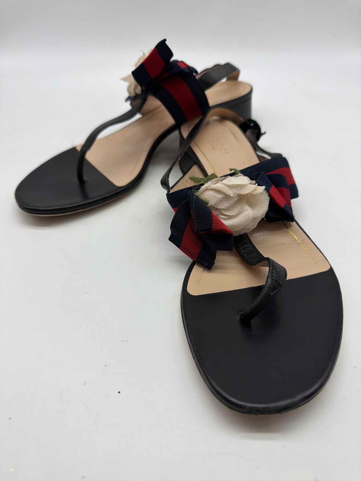 Pre-Owned Gucci Black Size 40 Thong Flats | True Fashionistas.